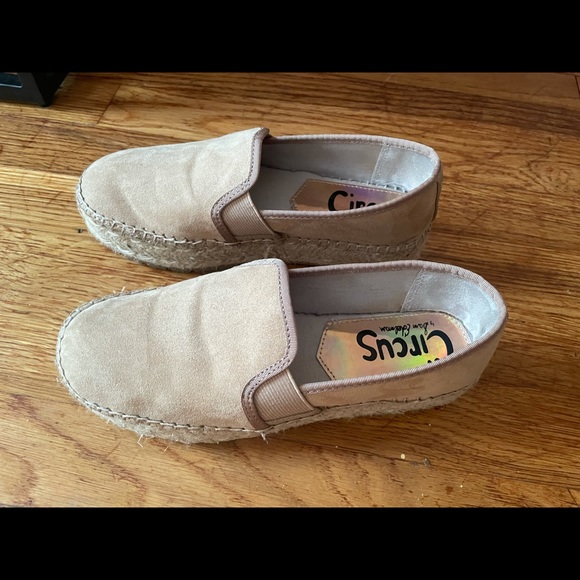 Size 5 - Picture 3 of 5